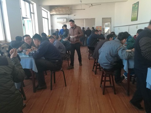 近日山西盛大鋼結(jié)構(gòu)食堂被吃貨們擠爆啦，到底是何美味？