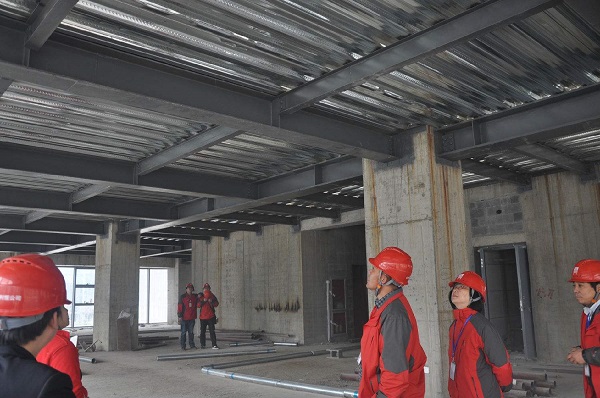 鋼結(jié)構(gòu)和混凝土建筑，對(duì)比一下就知道哪個(gè)適合建廠房